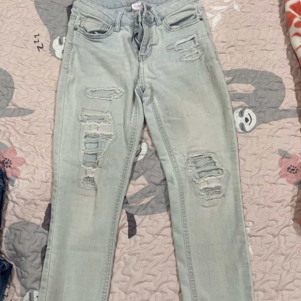 NO BOUNDARIES MID RISE SKINNY JEANS